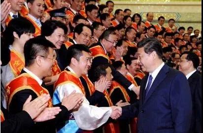 2014年5月27日，第六次全国军转表彰大会暨2014年军转安置工作会议召开。习近平会见表彰大会受表彰代表。